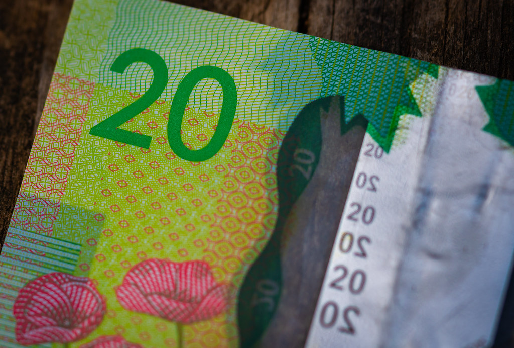 Canadian Dollar Gets Hit By A Significant Drop In The Oil Price canadian-dollar-gets-hit-by-a-significant-drop-in-the-oil-price